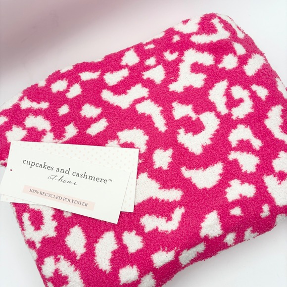 Cupcakes Cashmere Throw Blanket Decorative Leopard Cheetah Print